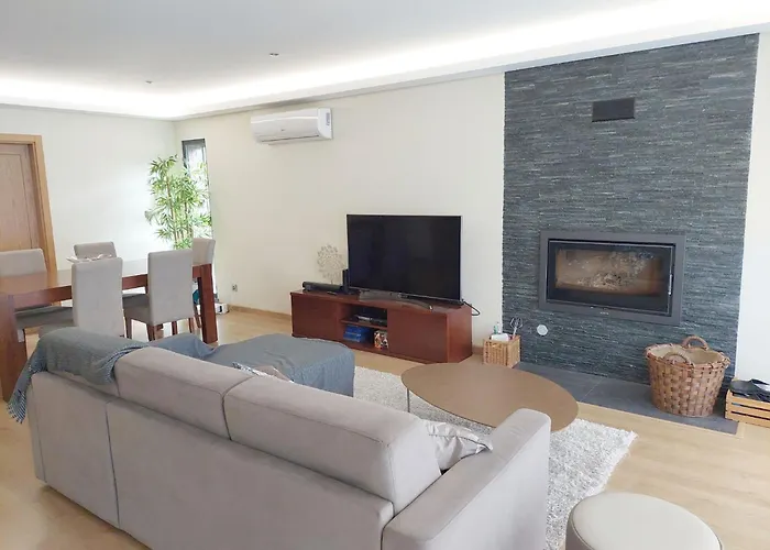 Rum i privatbostad Quartos Com Casa De Banho Privada Perto Da Malveira