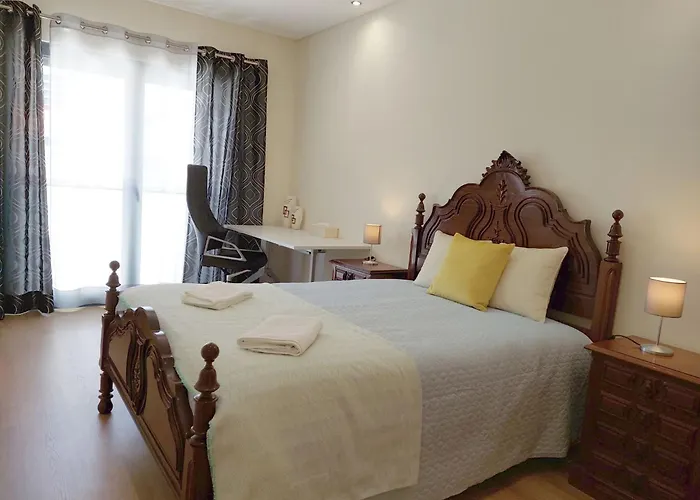 Rum i privatbostad Quartos Com Casa De Banho Privada Perto Da Malveira *