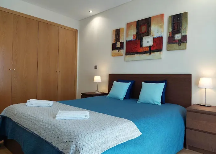 Rum i privatbostad Quartos Com Casa De Banho Privada Perto Da Malveira