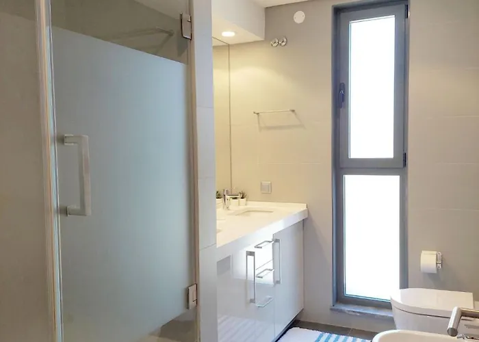 Rum i privatbostad Quartos Com Casa De Banho Privada Perto Da Malveira *